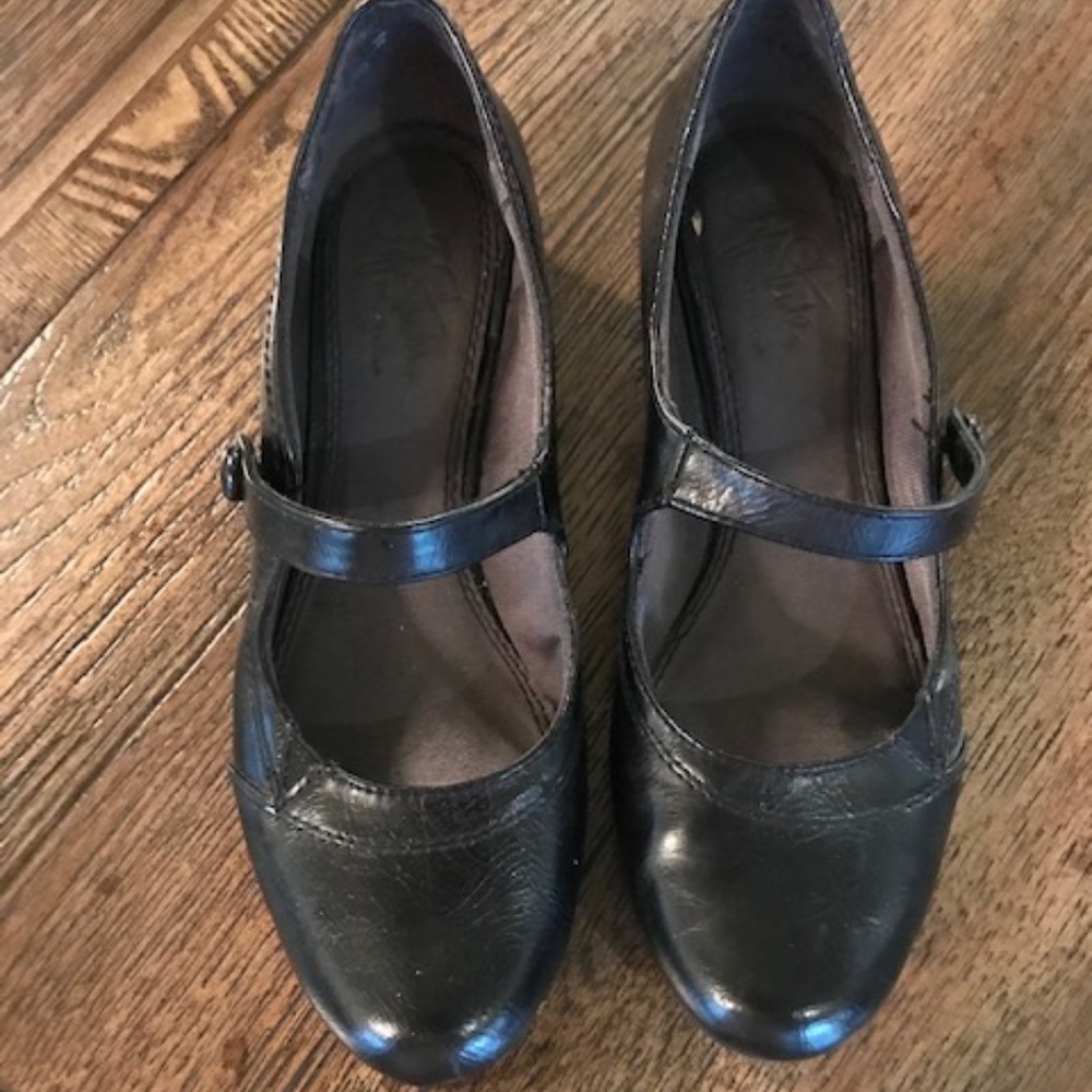 Black Leather Mary Jane Shoe